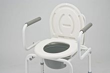 Кресло  санитарным оснащением TU 3 с откидными подлокотниками