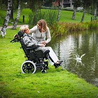 Rea Azalea Assist кресло коляска с жеским сидением и контурной спинкой